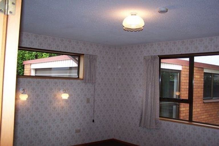 Photo of property in 1/24 Sawtell Place, Northcote, Christchurch, 8052