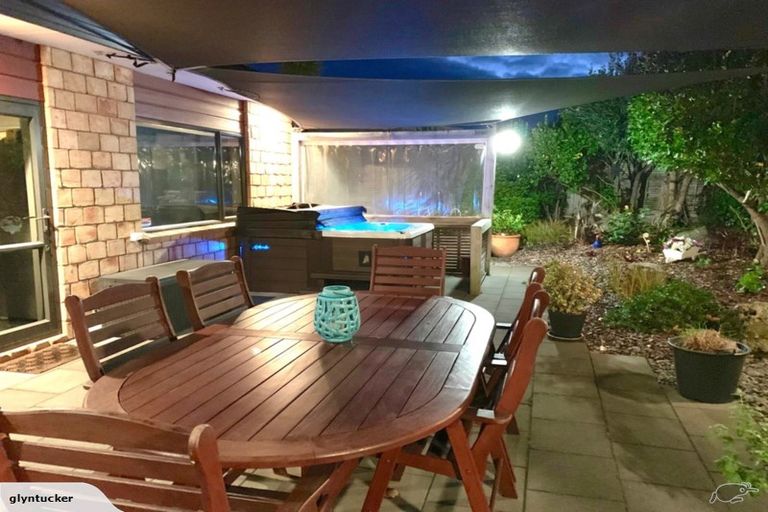 Photo of property in 22 Key West Drive, One Tree Point, 0118