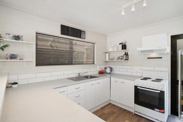 Photo of property in 17a Leaming Place, Clarks Beach, 2122