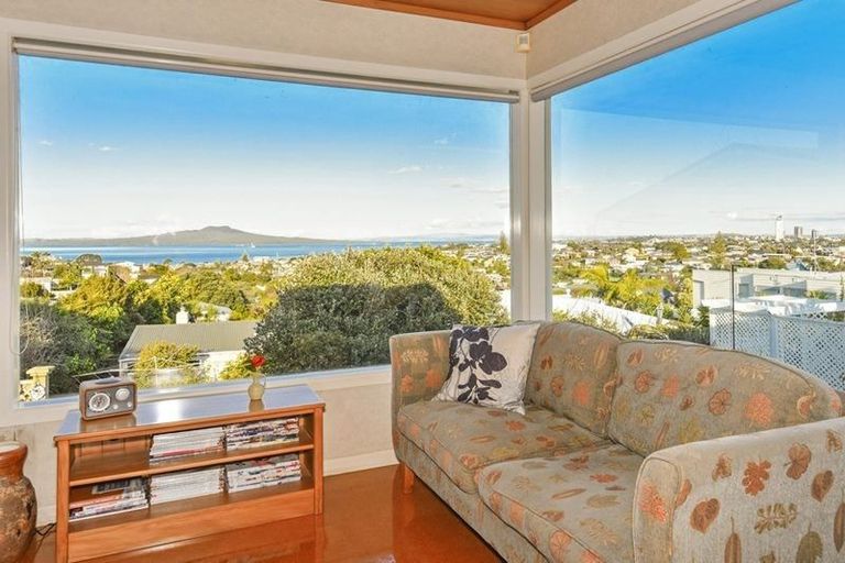 Photo of property in 131 East Coast Road, Castor Bay, Auckland, 0620