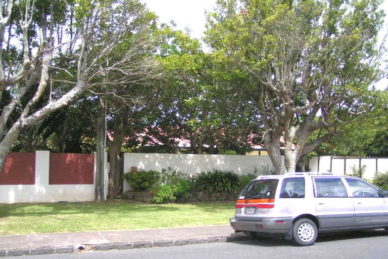 Photo of property in 1 Ewen Street, Hauraki, Auckland, 0622
