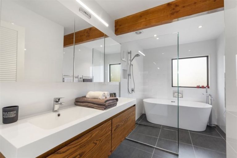 Photo of property in 1/16 Rossmore Terrace, Murrays Bay, Auckland, 0630