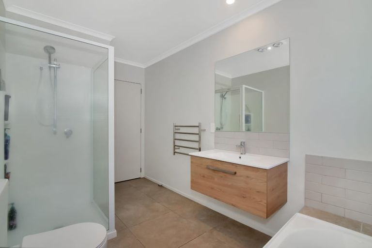 Photo of property in 16 Empire Crescent, Papamoa, 3118