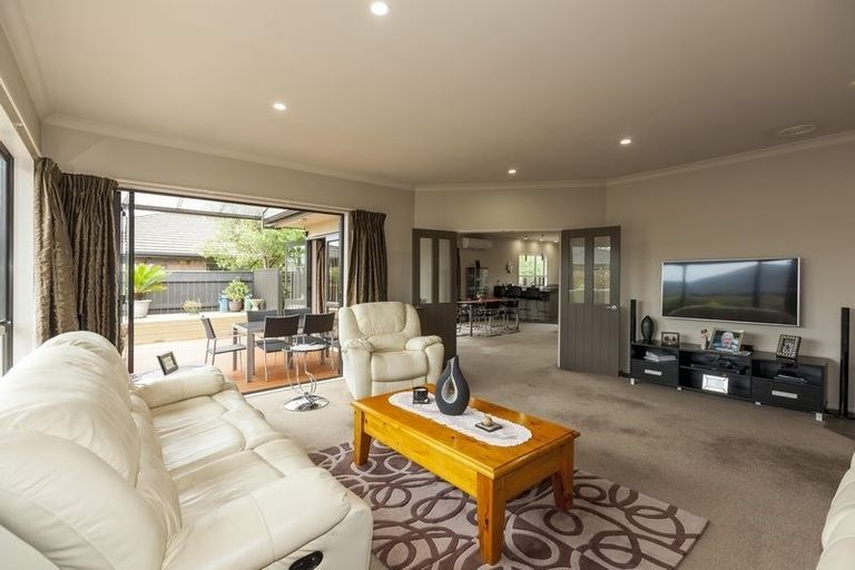 Photo of property in 22 Georgia Grove, Paraparaumu, 5032