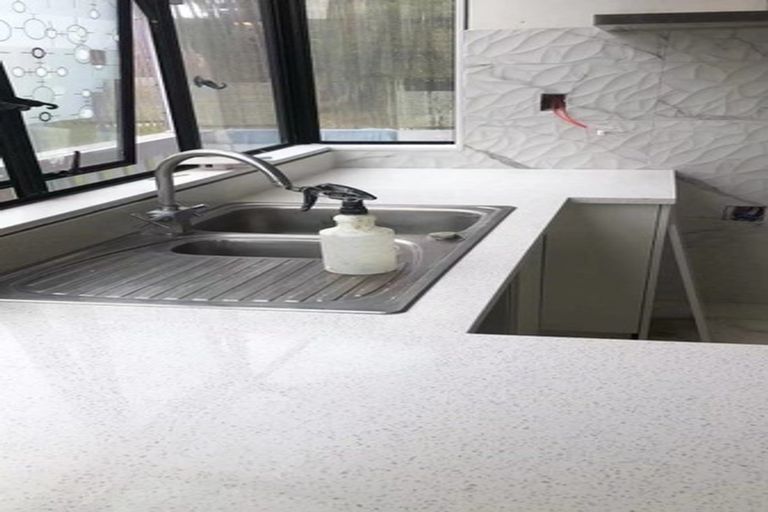 Photo of property in 4/17 Akoranga Drive, Northcote, Auckland, 0627