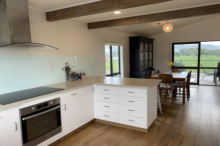 Photo of property in 68 Harper Road, Waimarama, Havelock North, 4294