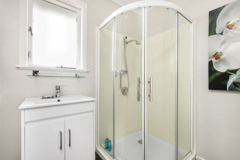 Photo of property in 16 Montmere Avenue, Te Atatu Peninsula, Auckland, 0610