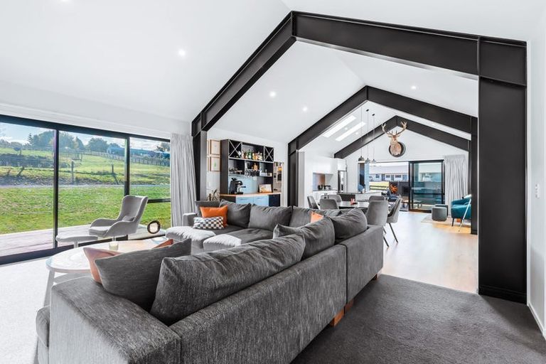 Photo of property in 2 Vickers Way, Acacia Bay, Taupo, 3385