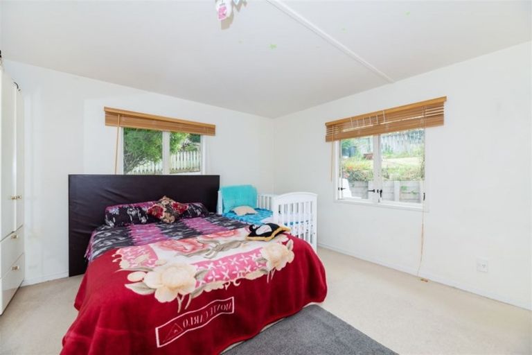 Photo of property in 80k Tirimoana Road, Te Atatu South, Auckland, 0602