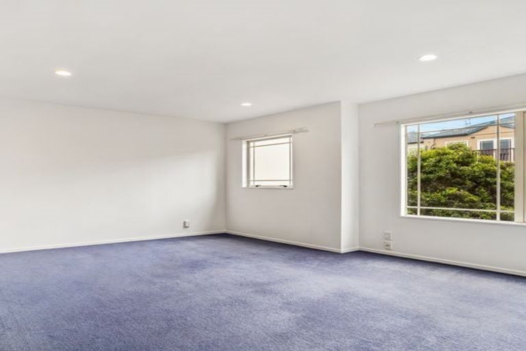 Photo of property in 145e Hobsonville Road, West Harbour, Auckland, 0618