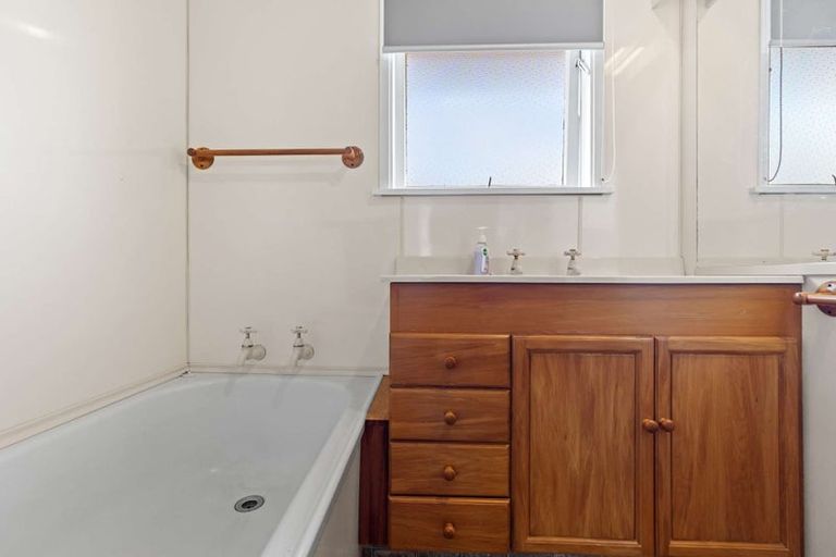 Photo of property in 42 Hillcrest Avenue, Hillcrest, Rotorua, 3015