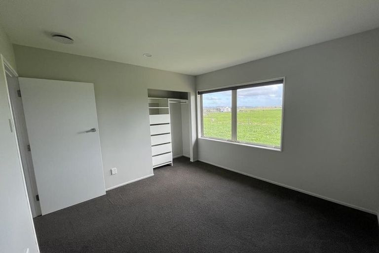 Photo of property in 32 Canal Road West, Waitakaruru, Ngatea, 3576