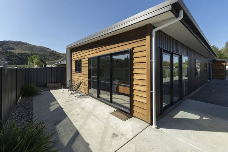 Photo of property in 16 Molyneux Avenue, Cromwell, 9310