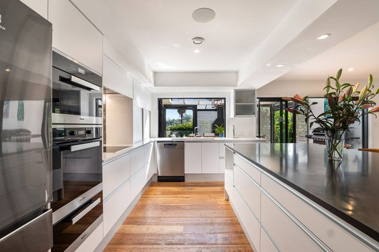 Photo of property in 143 Whangaparaoa Road, Red Beach, 0932