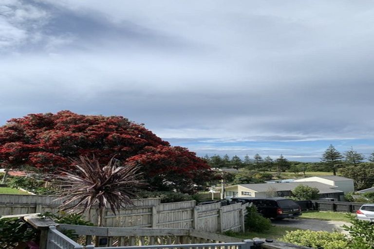 Photo of property in 52 Karaka Street, Castlecliff, Whanganui, 4501