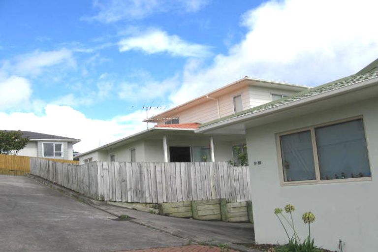 Photo of property in 1/55 Sungrove Rise, Sunnyvale, Auckland, 0612