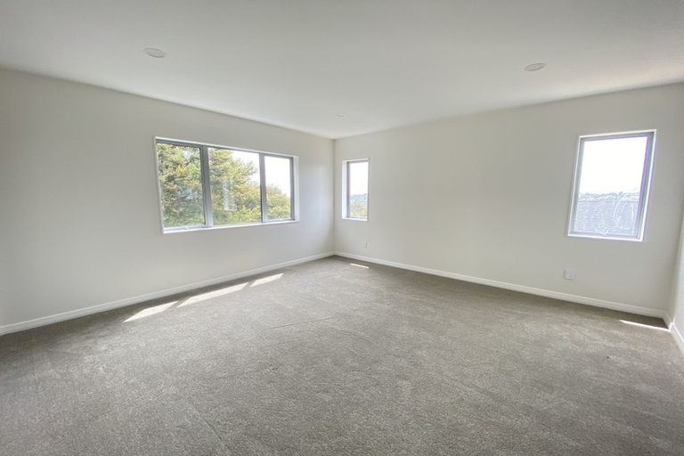 Photo of property in 22 Lorikeet Place, Unsworth Heights, Auckland, 0632