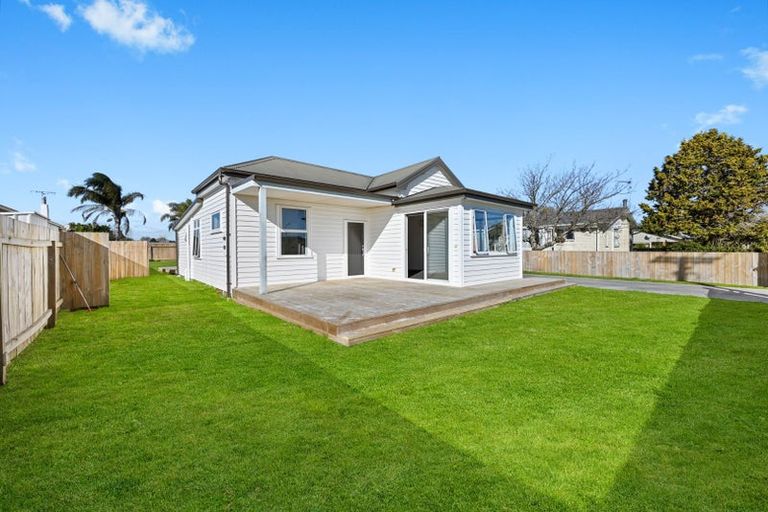 Photo of property in 198 Shakespeare Street, Leamington, Cambridge, 3432