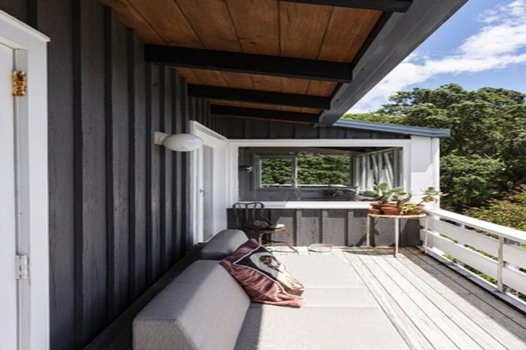 Photo of property in 20 Glenelg Road, Red Beach, 0932