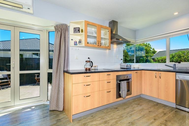 Photo of property in 7b Ronald George Place, Parklands, Christchurch, 8083