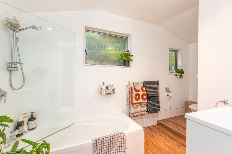 Photo of property in 24 Voelas Road, Lyttelton, 8082