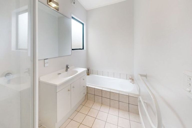 Photo of property in 2/148 Pigeon Mountain Road, Half Moon Bay, Auckland, 2012