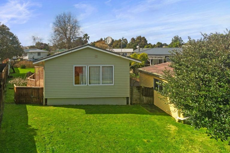 Photo of property in 3 Hughdene Place, Henderson, Auckland, 0610