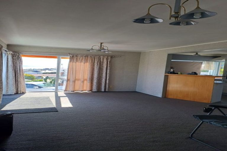 Photo of property in 2/7 Chilton Place, Howick, Auckland, 2014