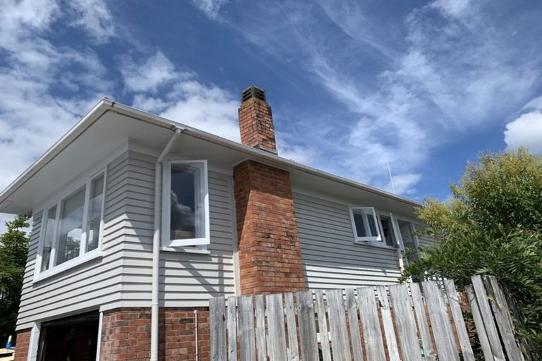 Photo of property in 2/9 Lex Avenue, Green Bay, Auckland, 0604