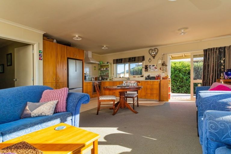 Photo of property in 35 Clifton Road, Haumoana, 4102