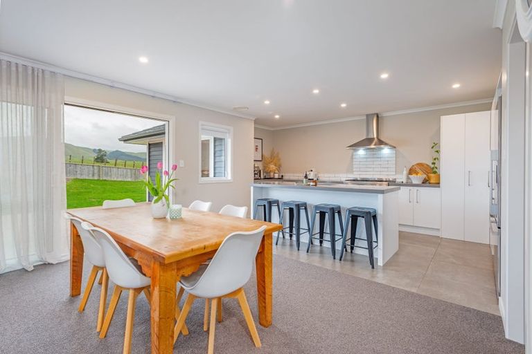 Photo of property in 26 Atlantic Drive, Fitzherbert, Palmerston North, 4410