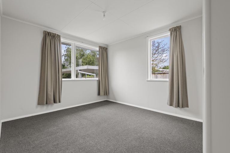 Photo of property in 2 Charwell Place, Highbury, Palmerston North, 4412