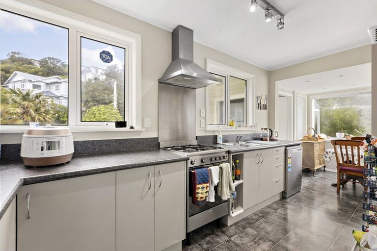 Photo of property in 122 Donald Street, Karori, Wellington, 6012