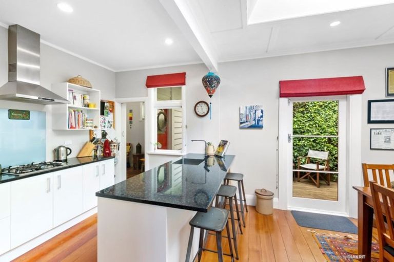 Photo of property in 39 Nottingham Street, Karori, Wellington, 6012