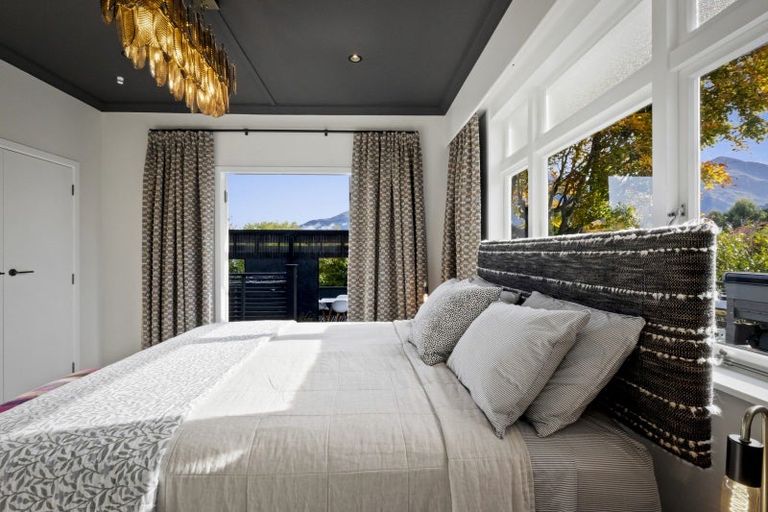 Photo of property in 11 Cedar Drive, Kelvin Heights, Queenstown, 9300