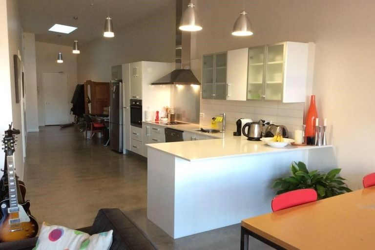 Photo of property in 2/25 Home Street, Mount Victoria, Wellington, 6011