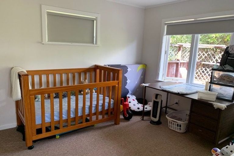 Photo of property in 2/9 Lex Avenue, Green Bay, Auckland, 0604
