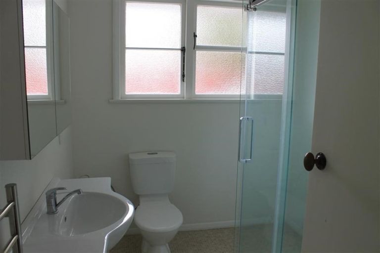 Photo of property in 63b Oregon Drive, Maoribank, Upper Hutt, 5018