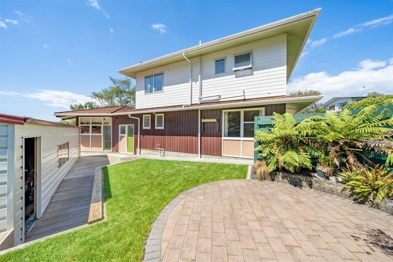 Photo of property in 2 Glenrae Grove, Silverstream, Upper Hutt, 5019