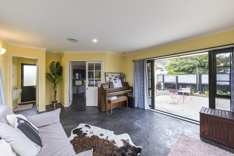 Photo of property in 145 Schnell Drive, Kelvin Grove, Palmerston North, 4414