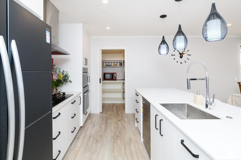 Photo of property in 55 Vaucluse Heights, Fitzherbert, Palmerston North, 4410