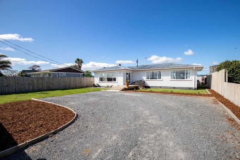 Photo of property in 104 Pipiroa Road, Ngatea, 3503