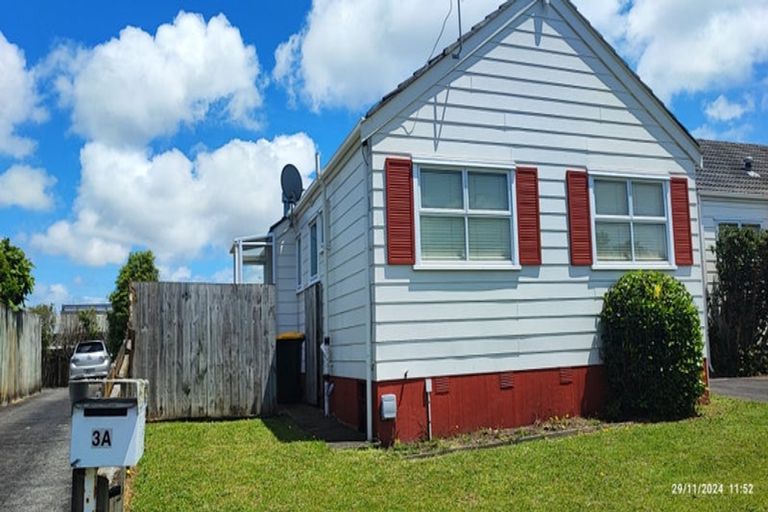Photo of property in 3/1 Tomintoul Place, Highland Park, Auckland, 2010