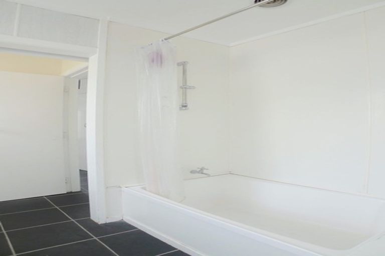 Photo of property in 28 Sturdee Road, Manurewa, Auckland, 2102