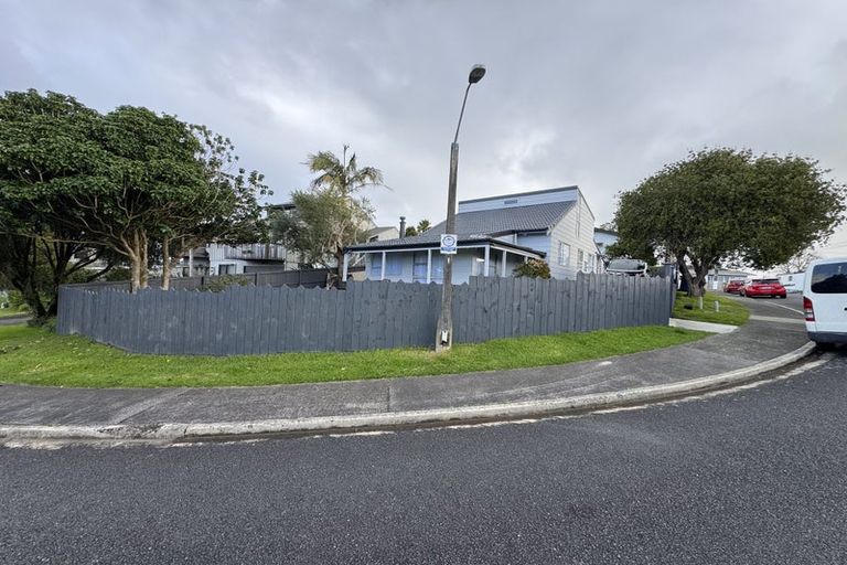 Photo of property in 1/3 Miraka Place, Birkenhead, Auckland, 0626
