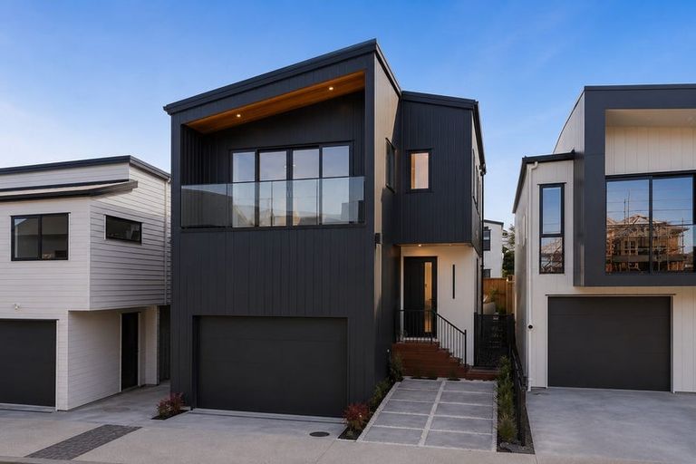 Photo of property in 102e Te Oneroa Way, Long Bay, Auckland, 0630