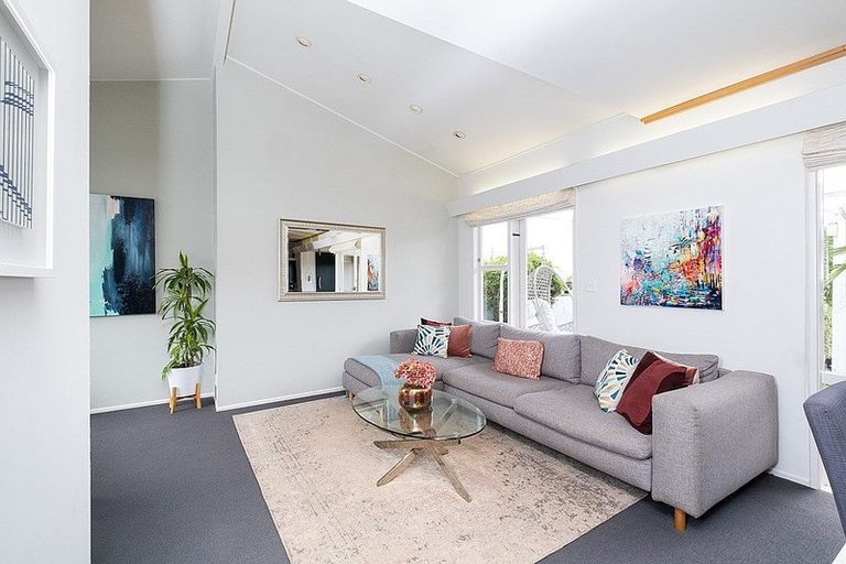 Photo of property in 13 Awarua Crescent, Havelock North, 4130