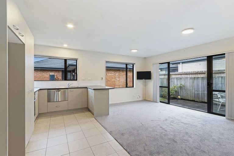 Photo of property in 5/42 Sawyers Arms Road, Northcote, Christchurch, 8052