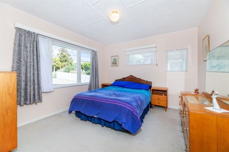 Photo of property in 24 Koromiko Street, New Lynn, Auckland, 0600