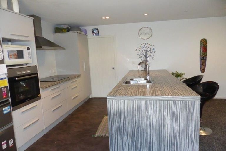 Photo of property in 11a Pinkerton Grove, Newlands, Wellington, 6037